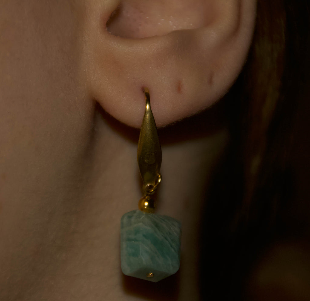 Orecchini in Larimar – Pendente Dorato