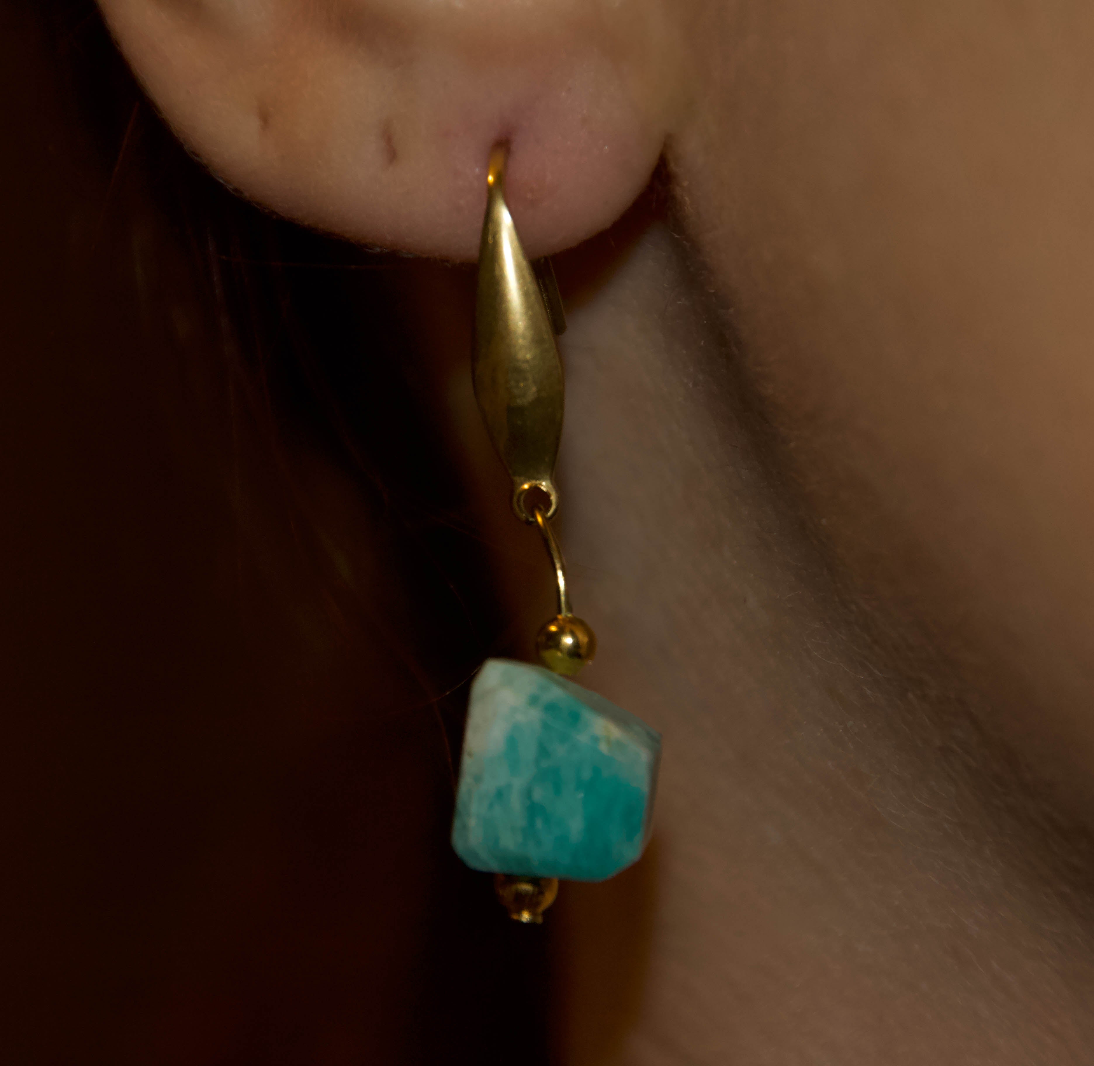 Orecchini in Larimar – Pendente Dorato