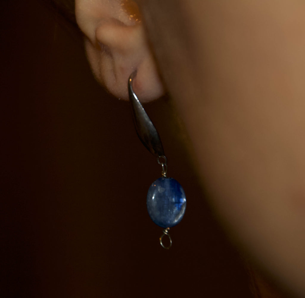 Orecchini in Cianite – Goccia Blu