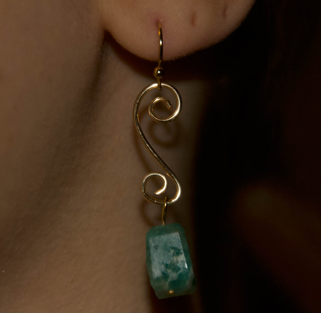 Orecchini in Larimar – Pendenti Dorati con Spirale