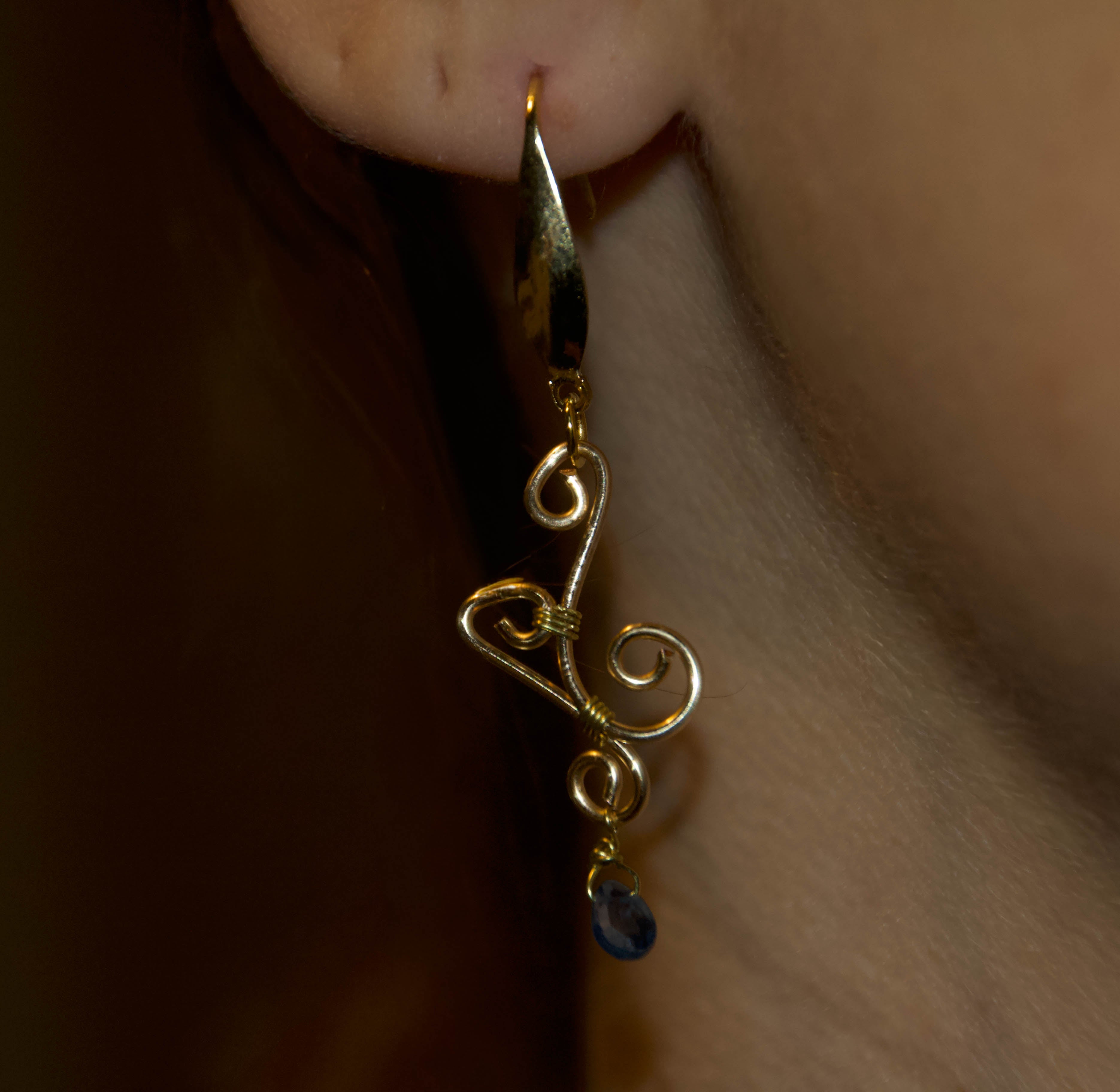 Orecchini in Cianite – Wire Art Dorato