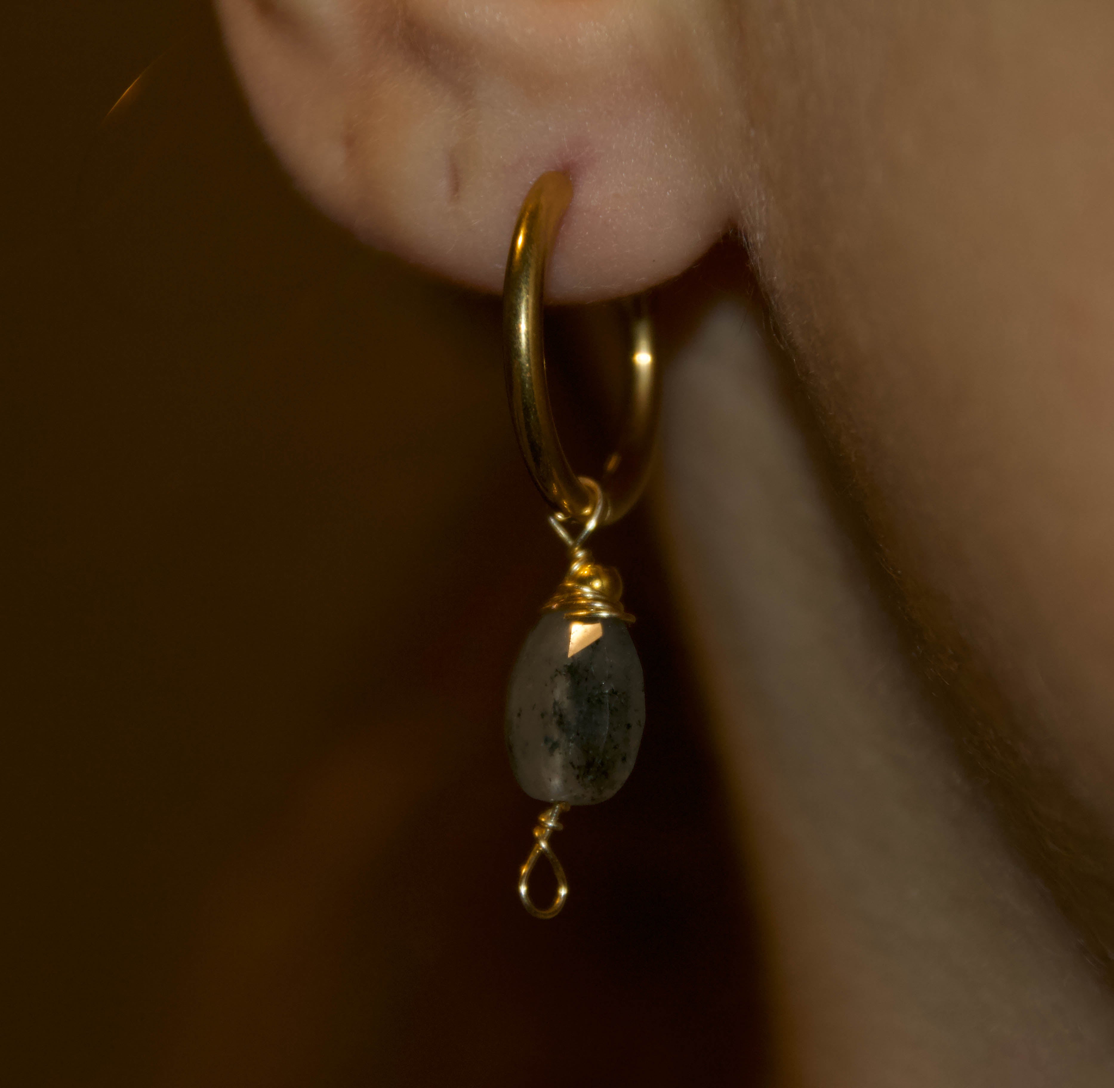 Orecchini in Agata Muschiata – Cerchio Dorato con Goccia Naturale