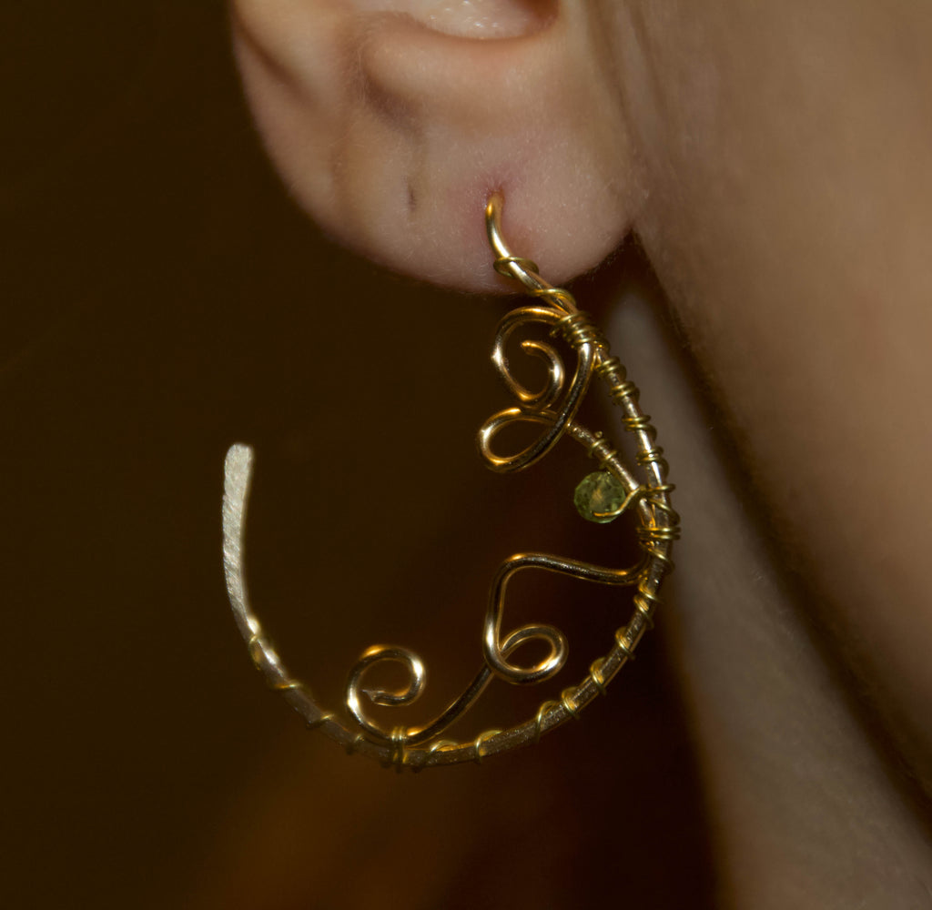 Orecchini in Peridoto – Cerchio Dorato Wire Art