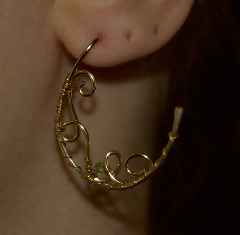 Orecchini in Peridoto – Cerchio Dorato Wire Art