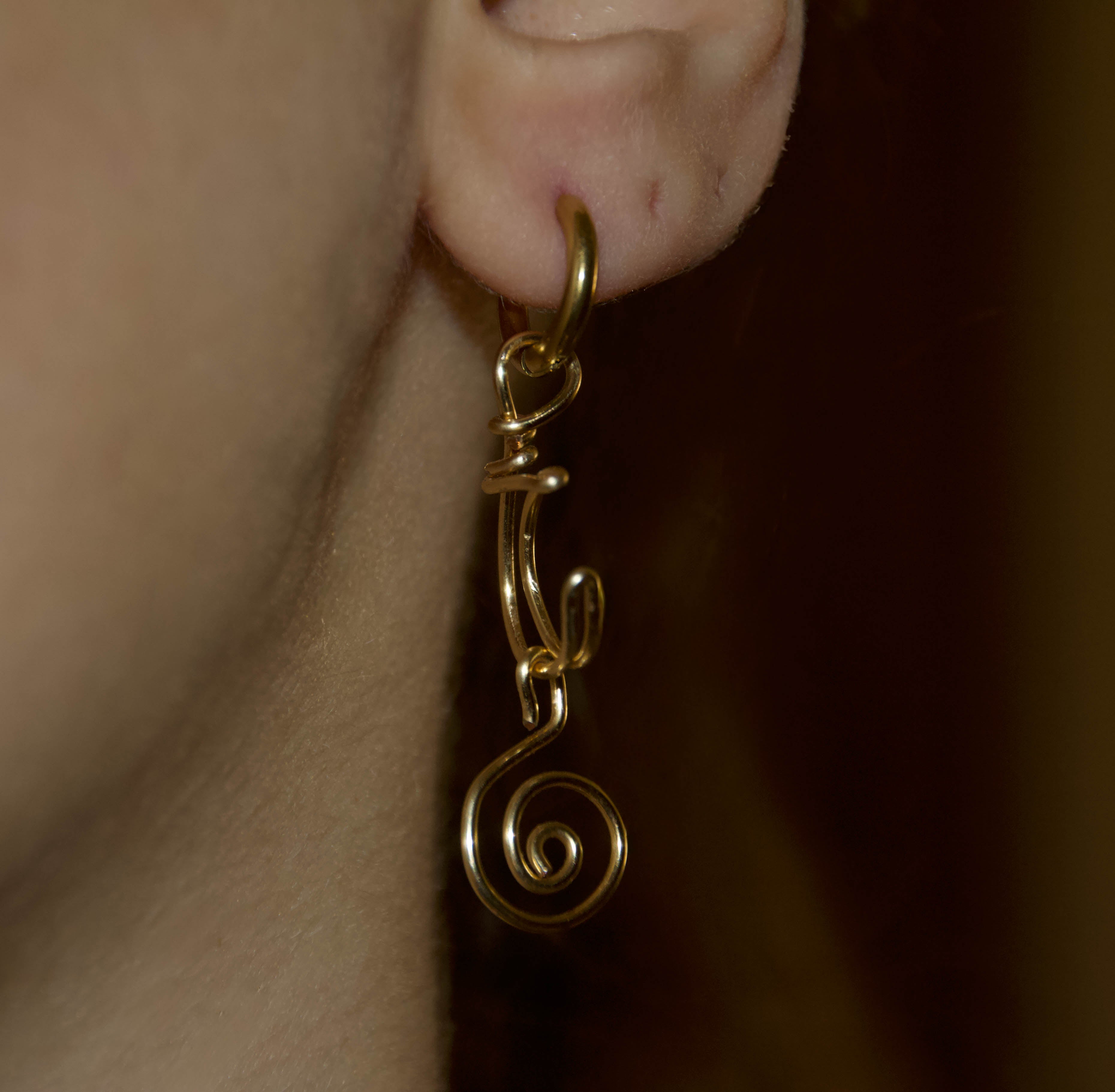 Orecchini Dorati –  Mezzaluna con Spirale Artigianale