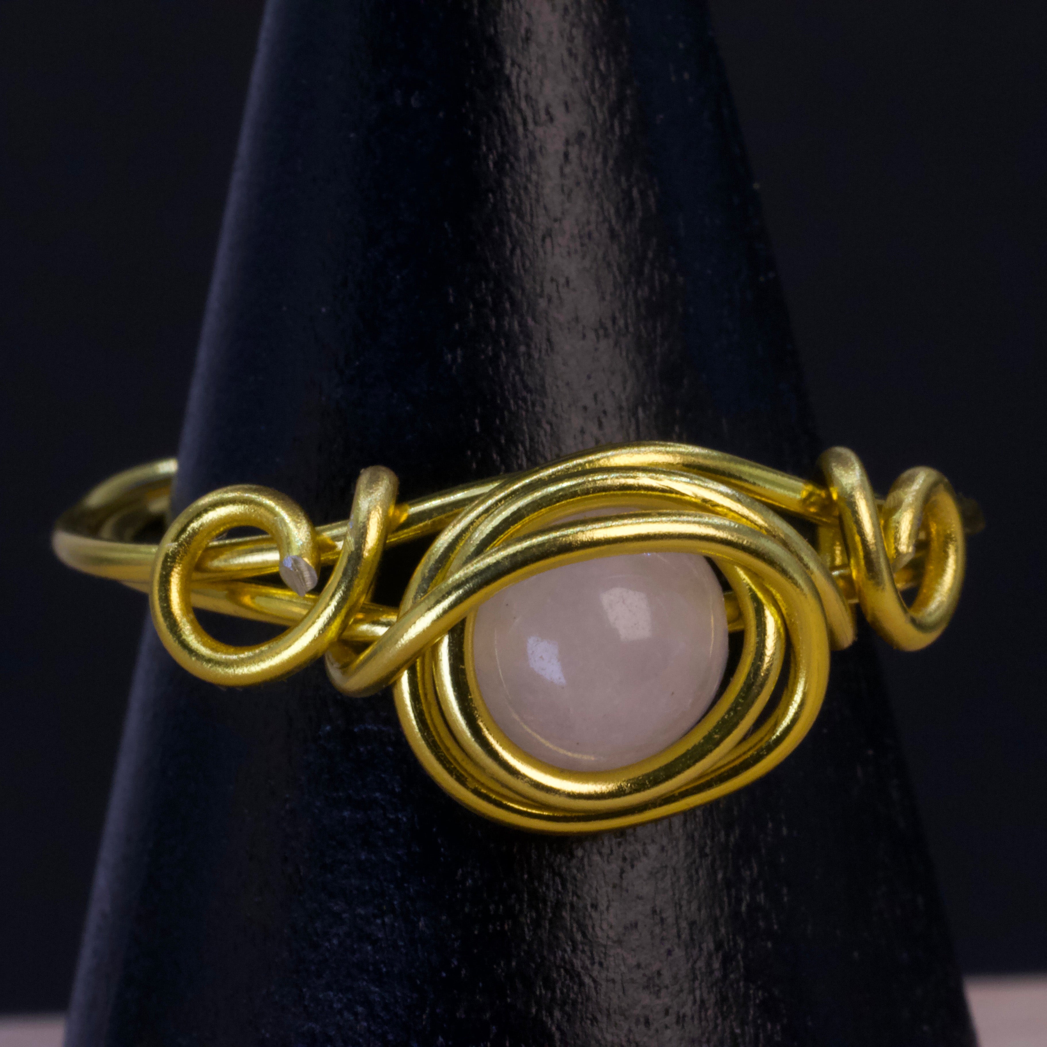 Anello in quarzo rosa | nido dorato delicato