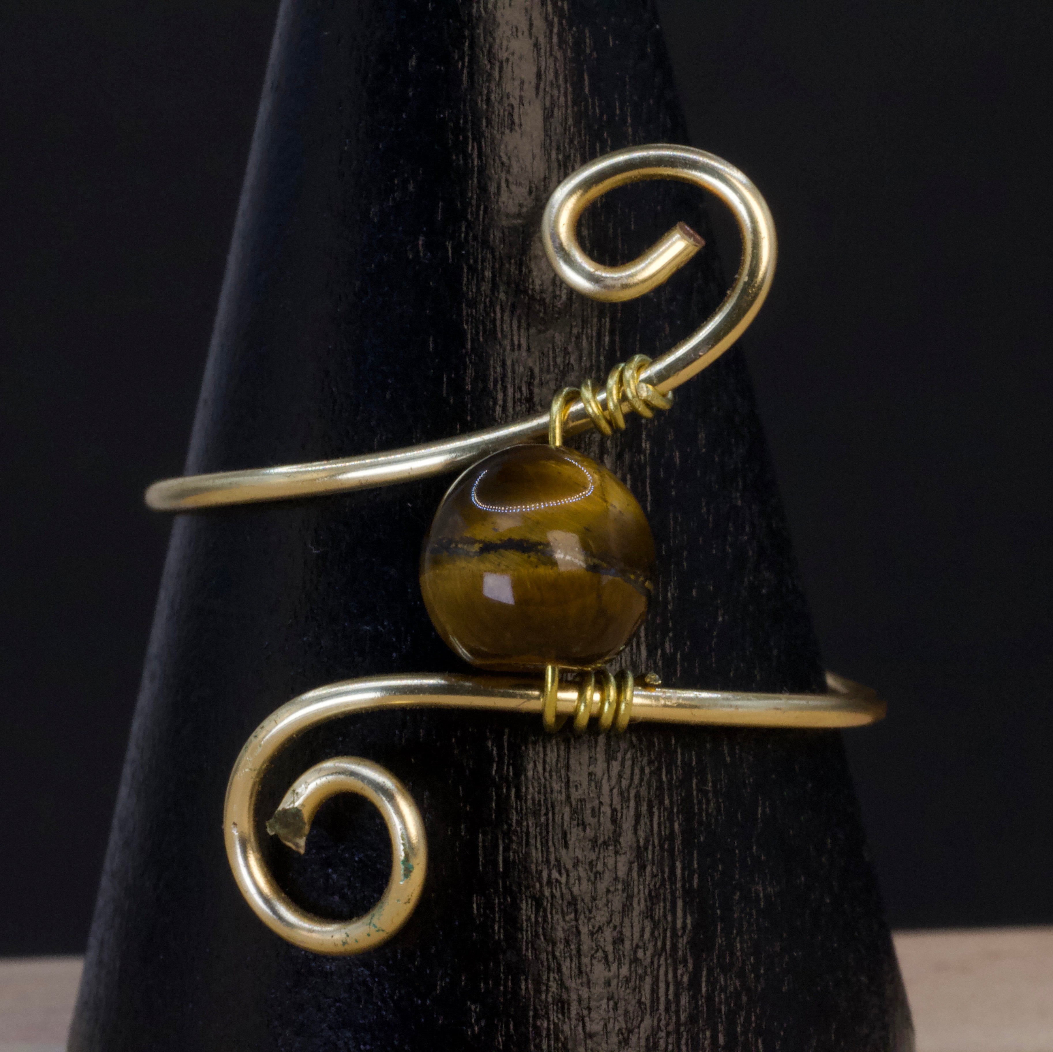 Anello in occhio di tigre | spirale verticale dorata