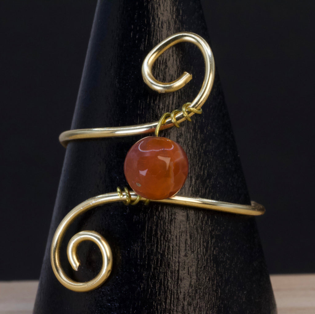 Anello in corniola | spirale dorata