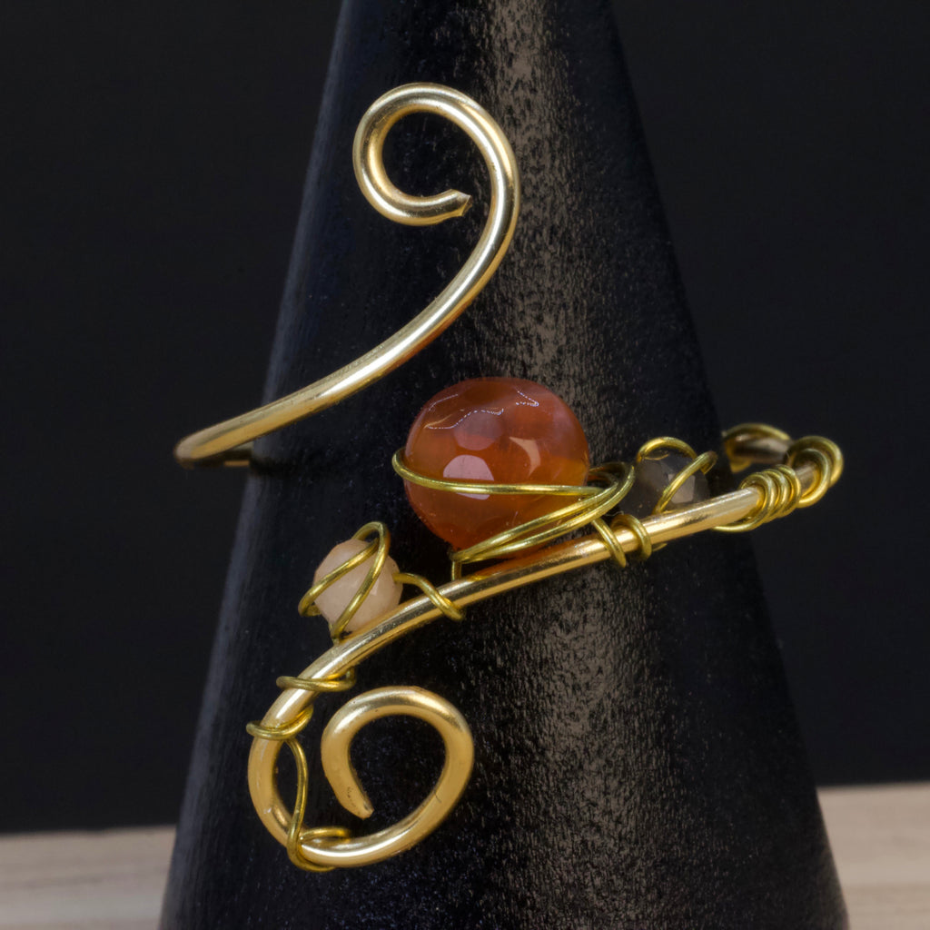 Anello in corniola e adularia