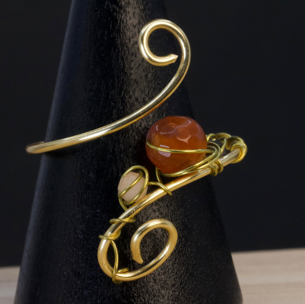 Anello in corniola e adularia