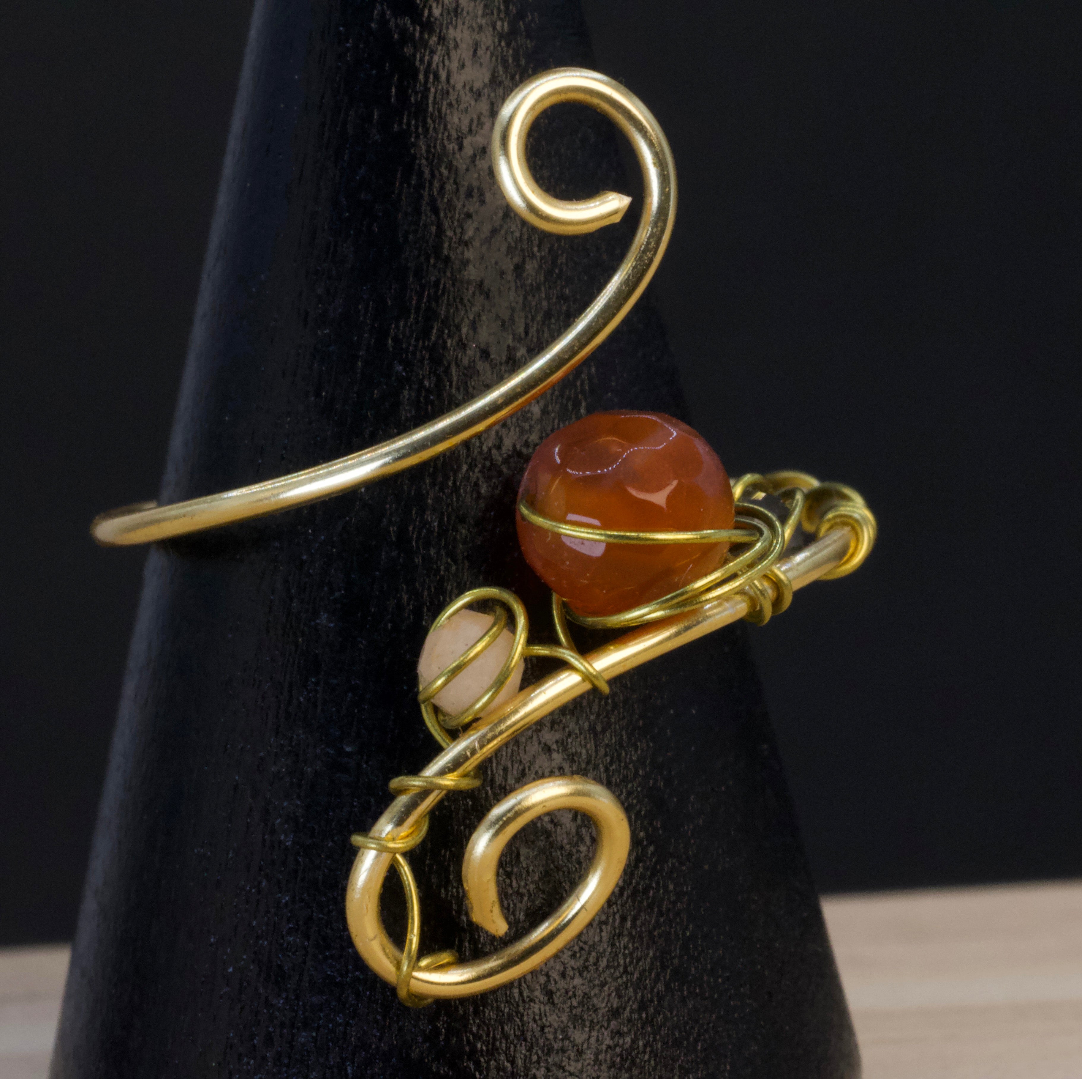 Anello in corniola e adularia