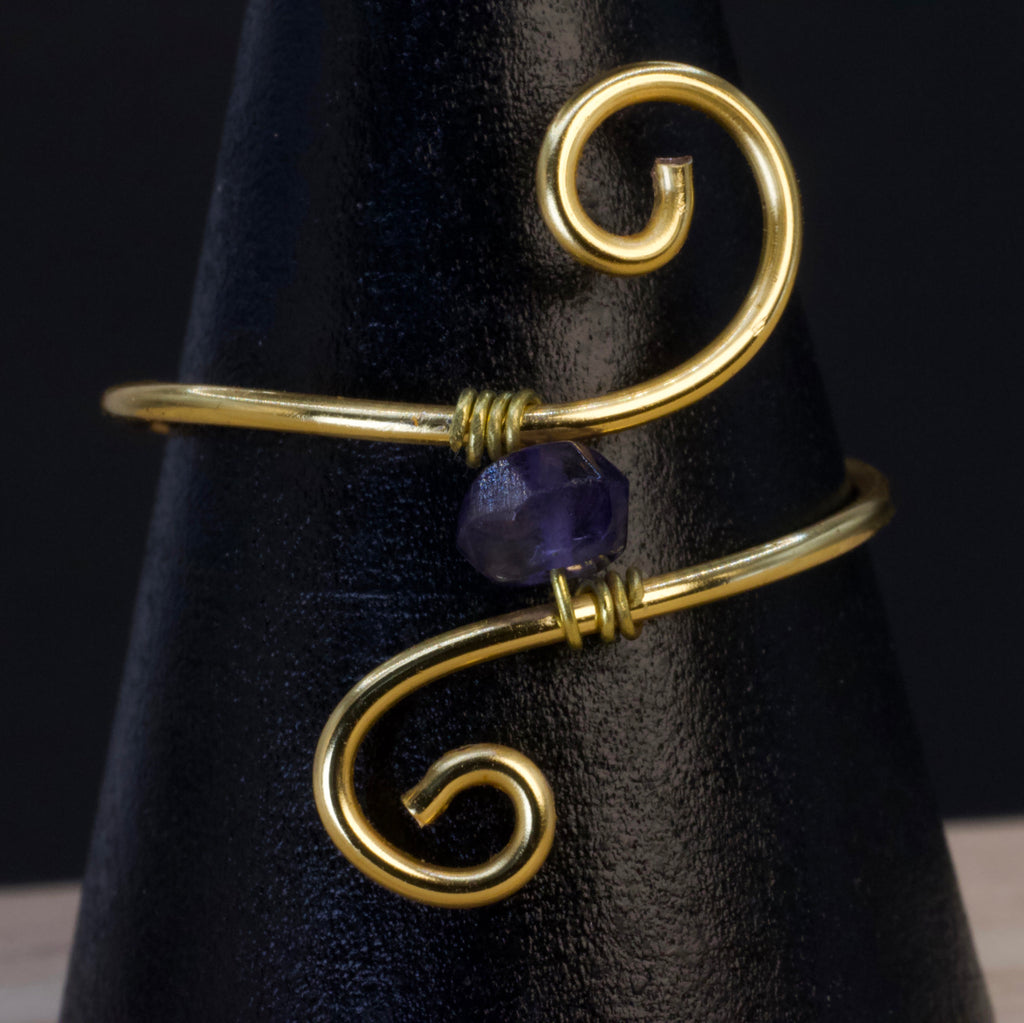 Anello in ametista | spirale dorata essenziale
