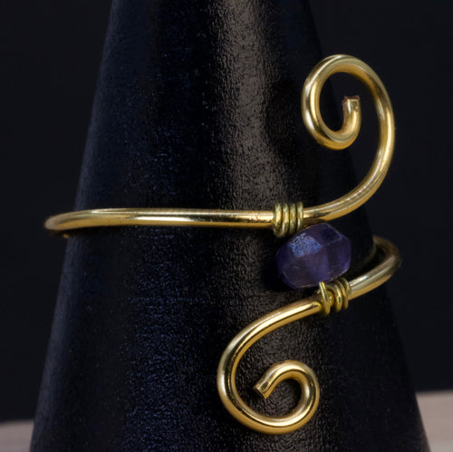 Anello in ametista | spirale dorata essenziale